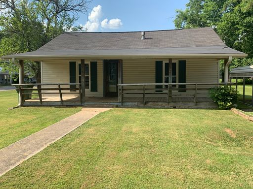 A quaint three bedroom one bath single family house in Five Points – photo 1