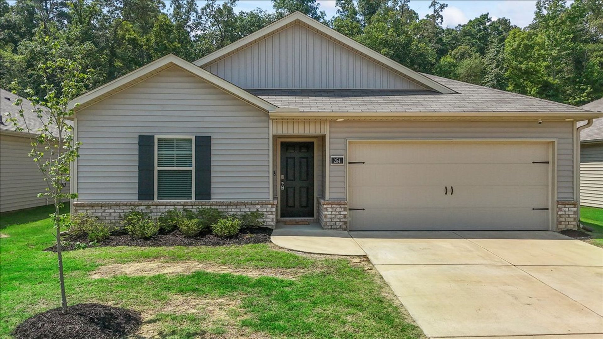 Hanceville House: 254 Ashland Drive SW