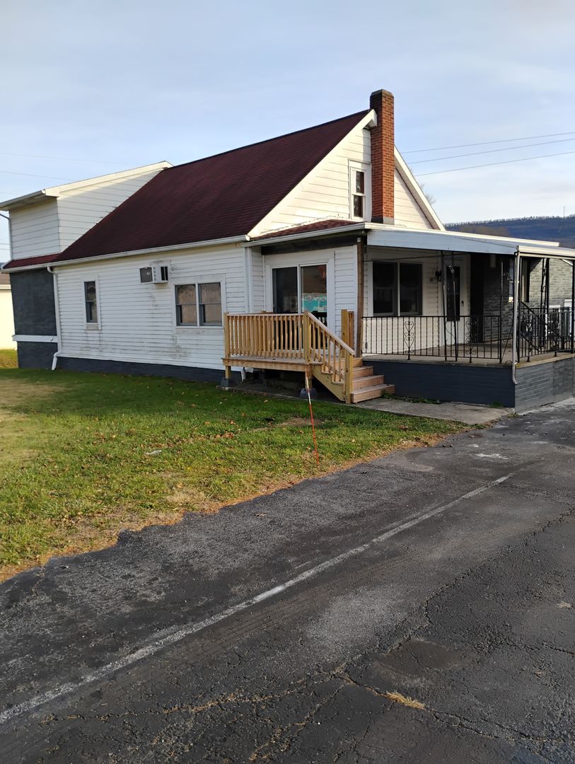 Lock Haven Apartment: 127 Woodward Ave