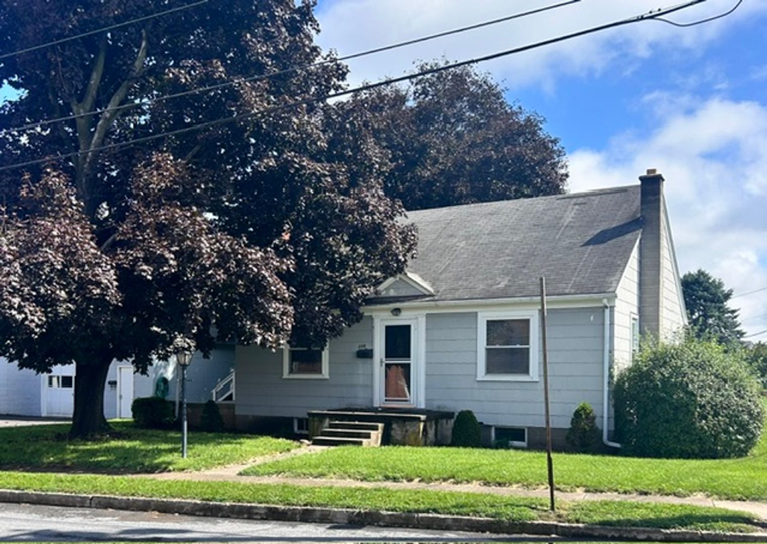 Montoursville House: 115 Winters Lane