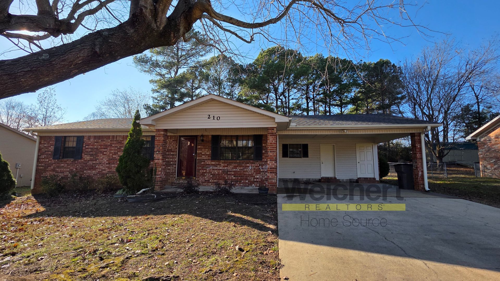 Paragould House: 210 Tracy Lane