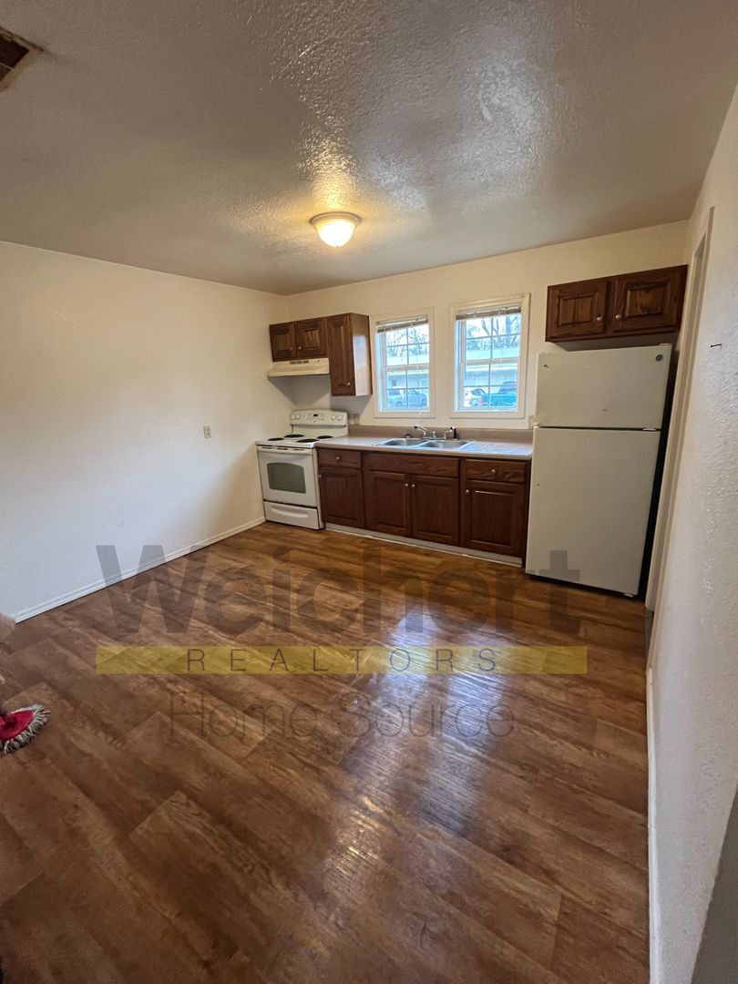 Corning Apartment: 1402-1404 Jones Street