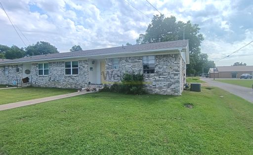 Comfy 3BR/1.5BA Duplex Near Schools and Shopping – photo 1