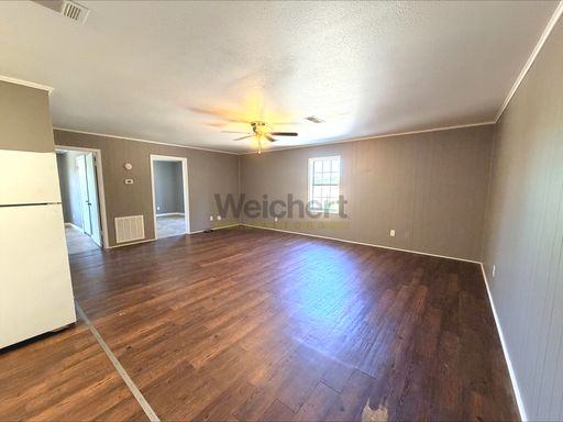 Utilities included! – photo 1