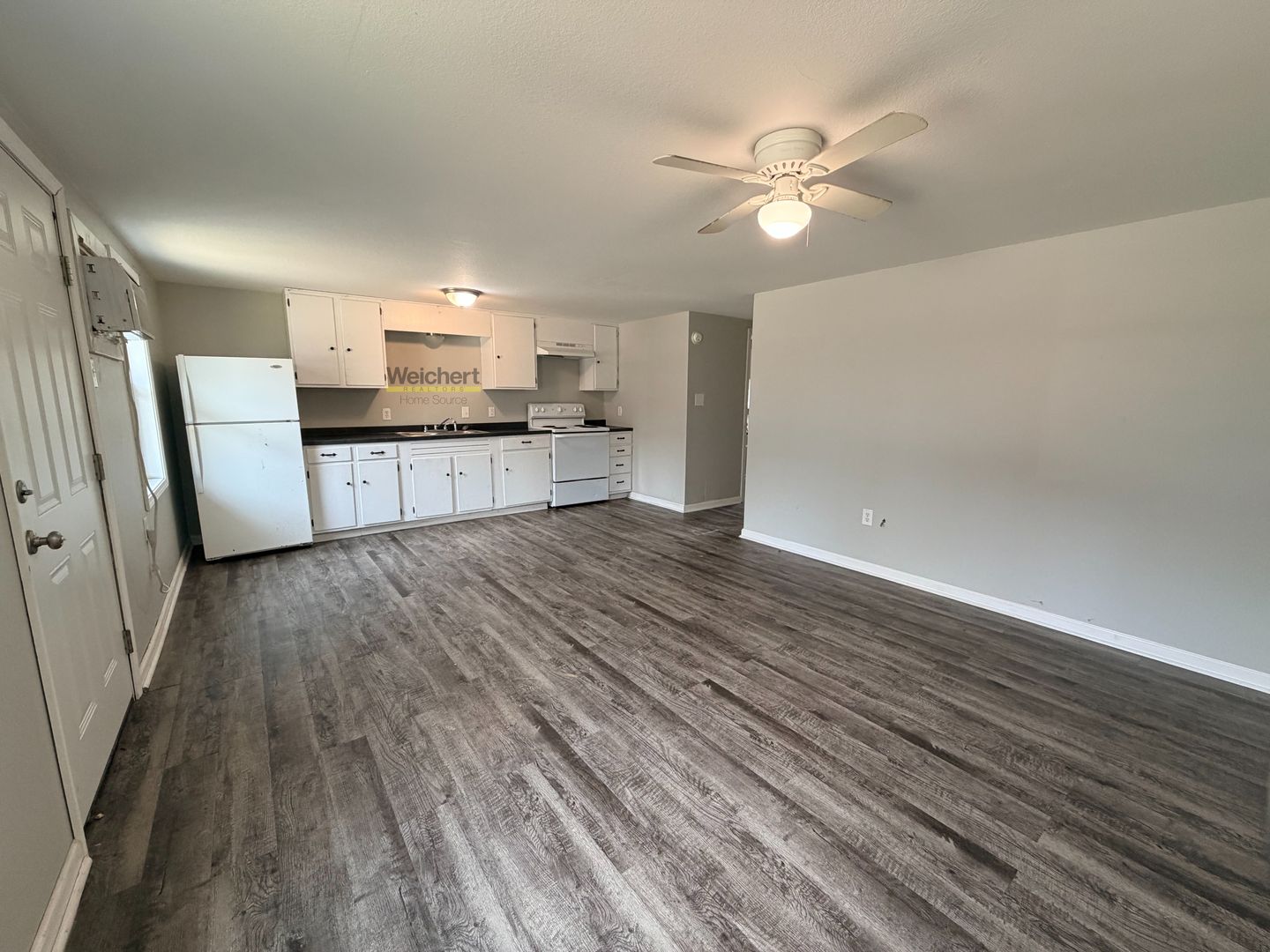 Paragould Apartment: 1820-1900 East Lake Street