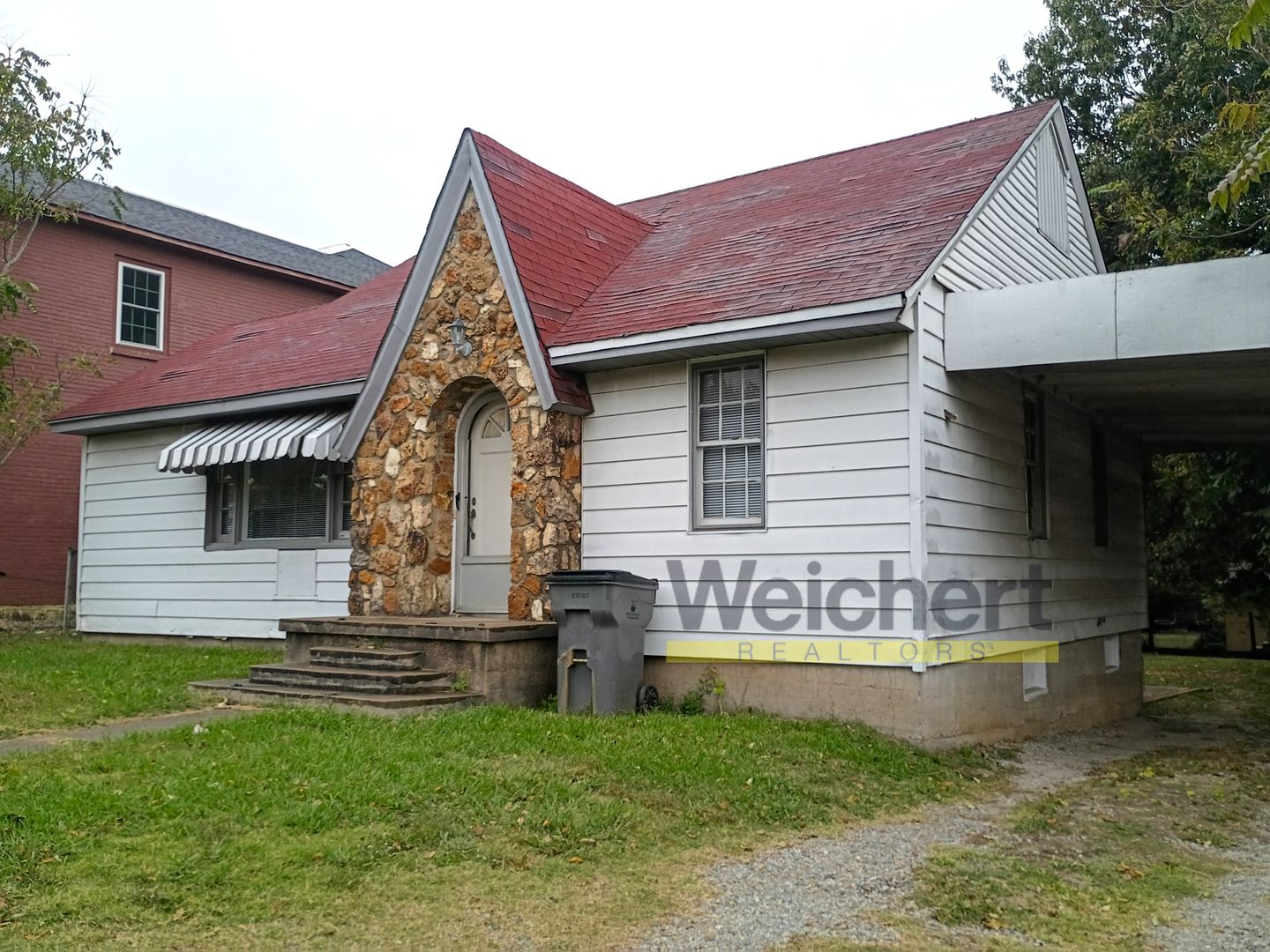 Paragould House: 805 W Kingshighway