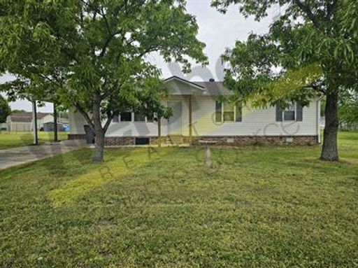3 bedroom, 2 bath home in Center Hill – photo 1
