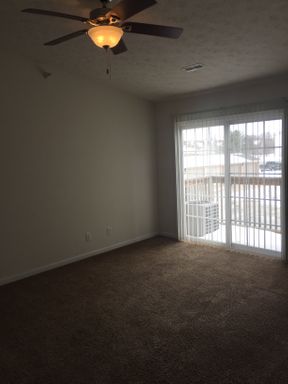 Large 2 bed 2 bath vaulted ceilings – photo 1