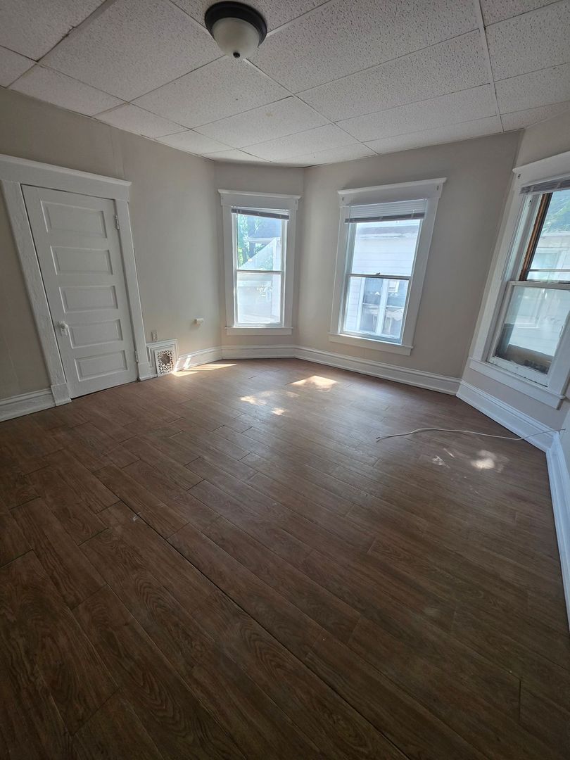 Champaign Apartment: 617 W Springfield