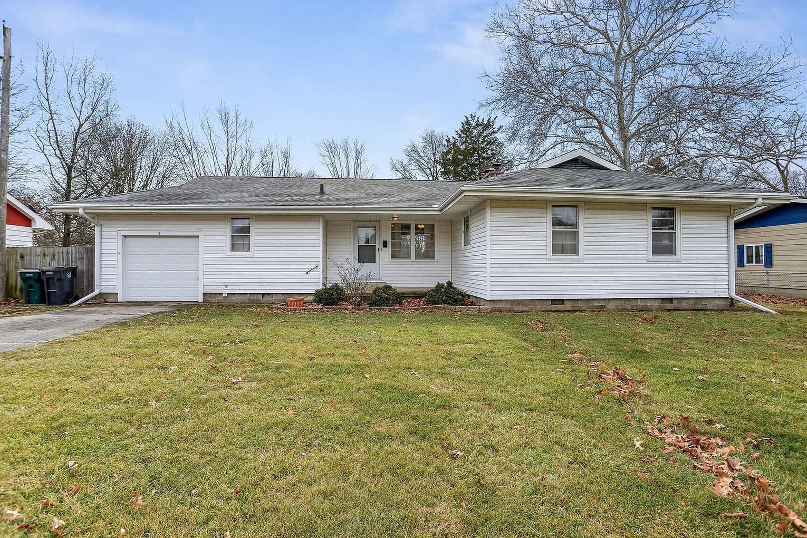 Villa Grove House: 3 Matteson Dr