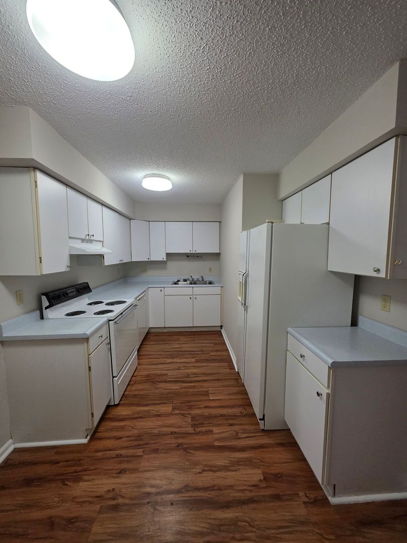 Savoy Apartment: 1002 Hartwell Dr.