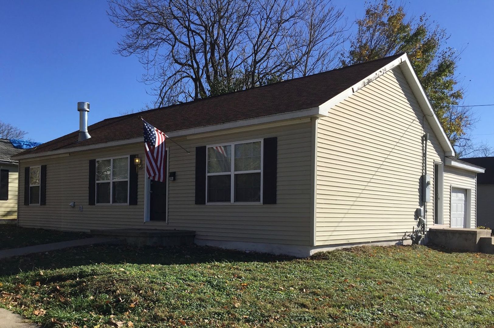 Champaign House: 201 E. Hill St.