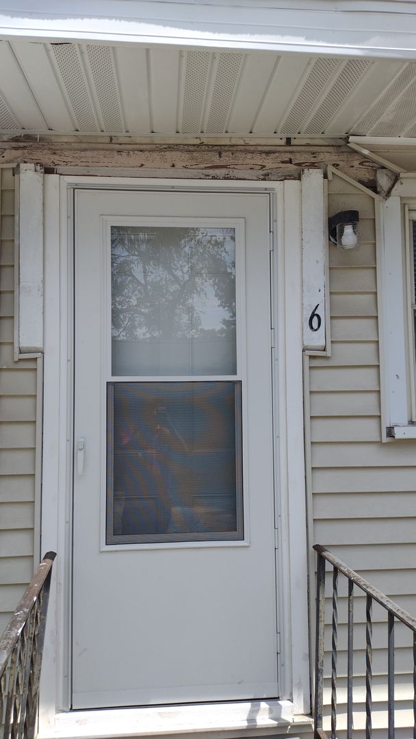 Urbana Apartment: 2204 E. University Ave.