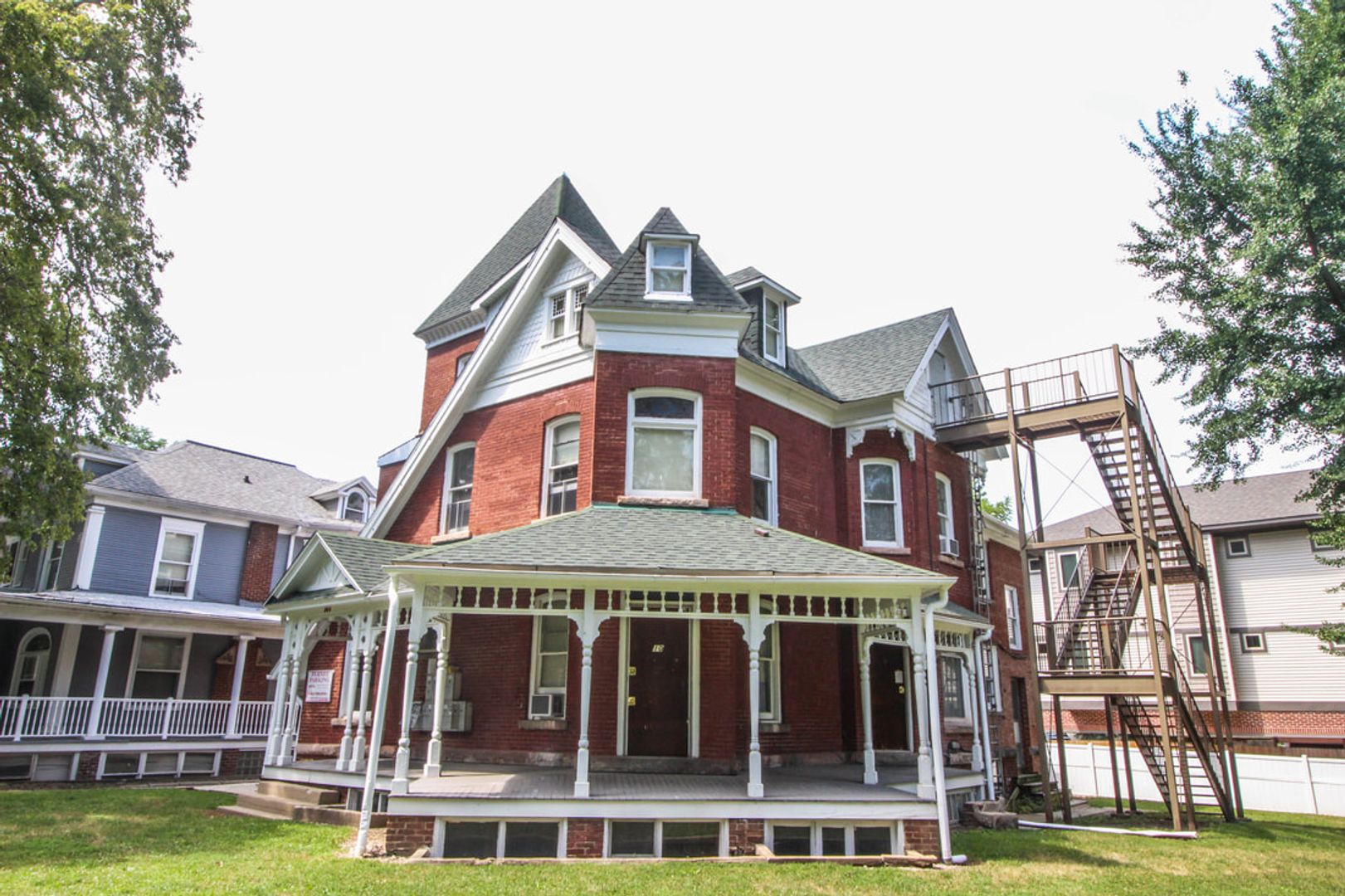 Urbana Apartment: 502 W. Elm