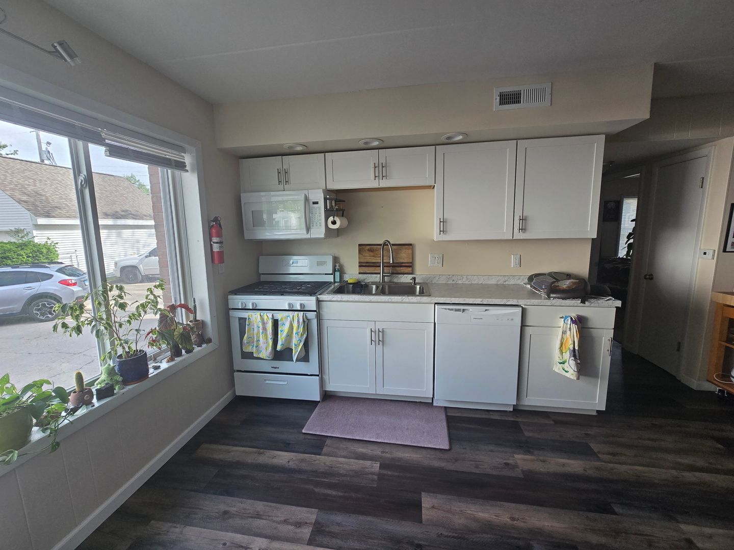 Urbana Apartment: 409 W Elm St