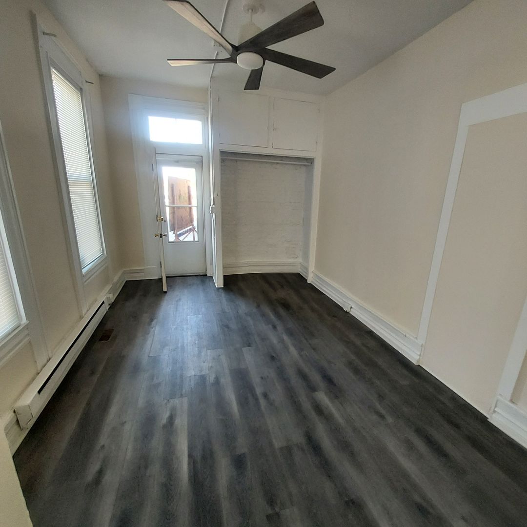 Urbana Apartment: 501 S. Race