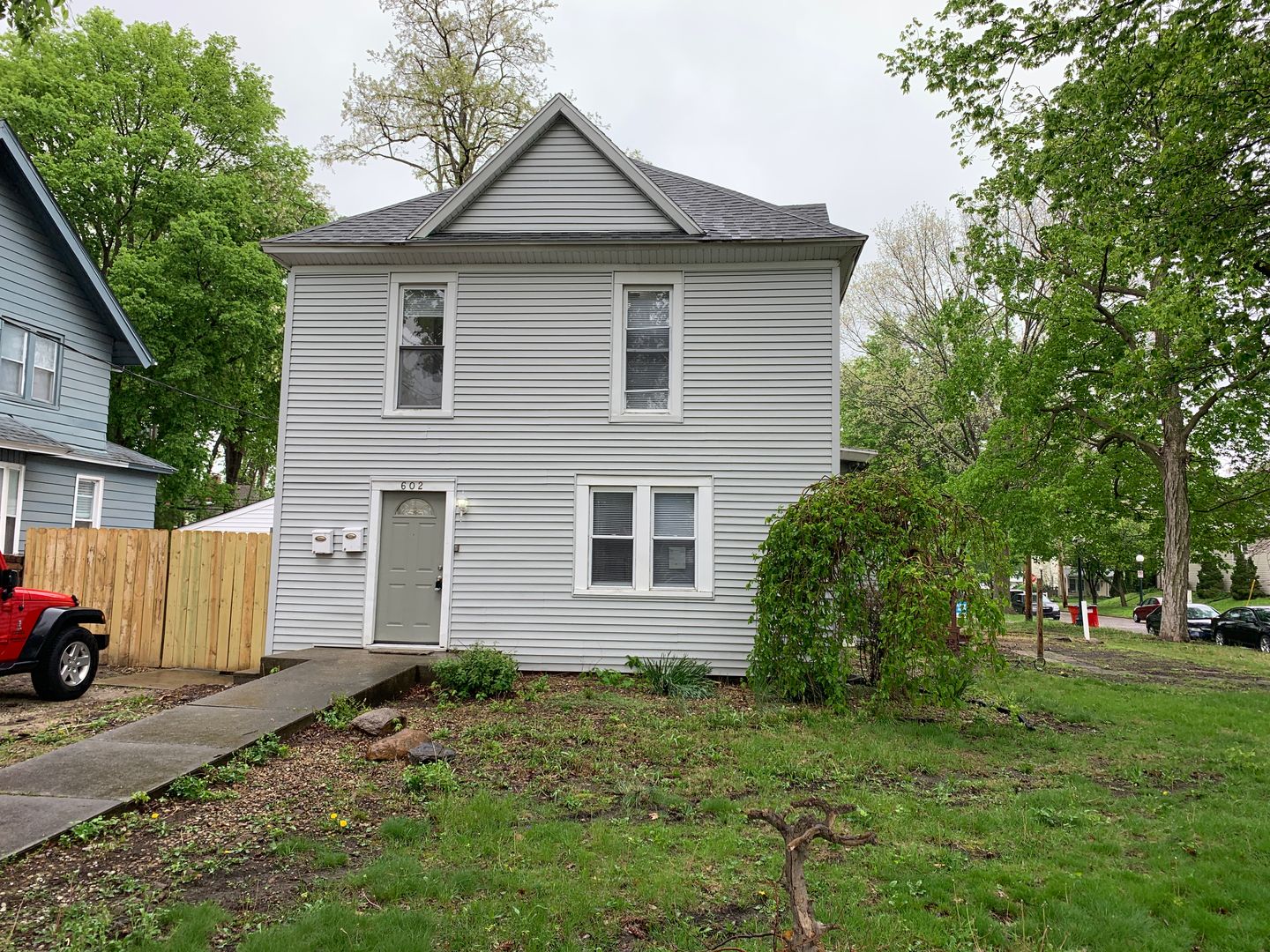 Champaign Apartment: 602 W Hill St.