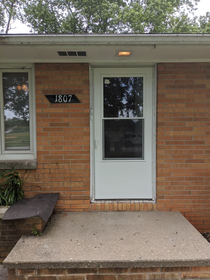 Champaign Apartment: 1807 Lynwood Dr.