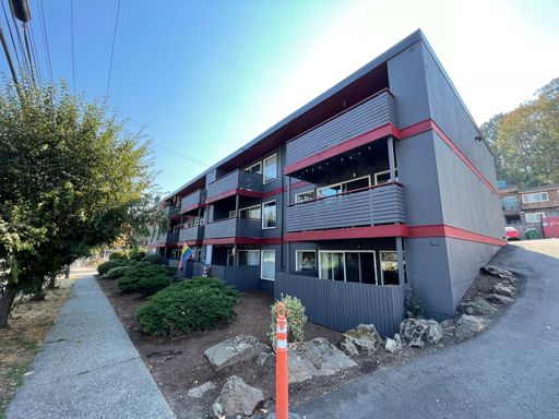 FREE Rent - HUGE Corner Unit - High End Renovation w W/D in Columbia City – photo 1