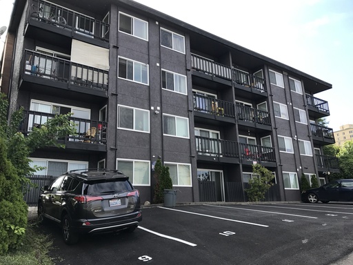 HUGE Top Floor Corner Unit - High End Renovation w W/D in North Beacon Hill – photo 1