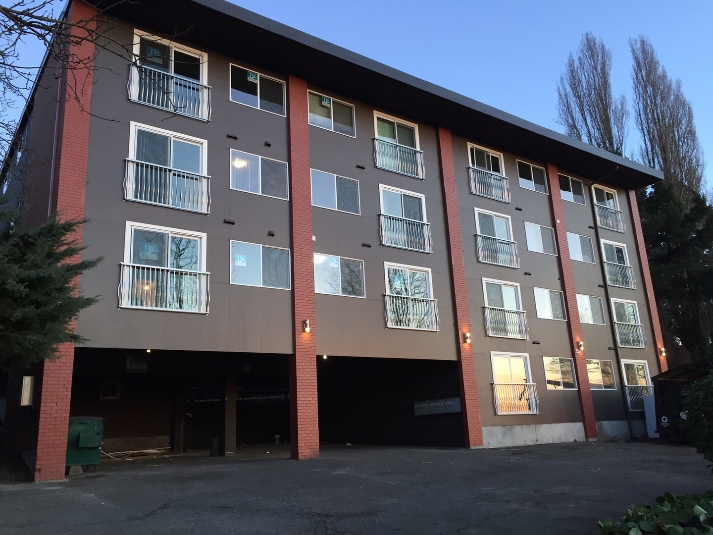 Seattle Apartment: 2414 13th AVE S