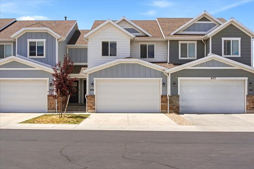 Beautiful 3 Bed 2.5 Bath Townhome in West Haven – photo 1