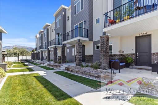 Beautiful 3 Bed 2.5 Bath Townhome in West Haven – photo 1