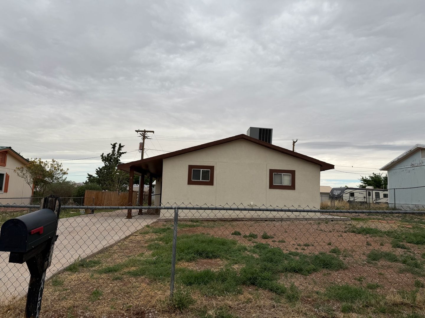 La Luz House: 8 Malpais Ave.