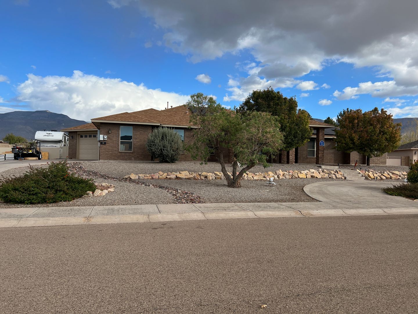 Alamogoro House: 2097 Cielo Bonito