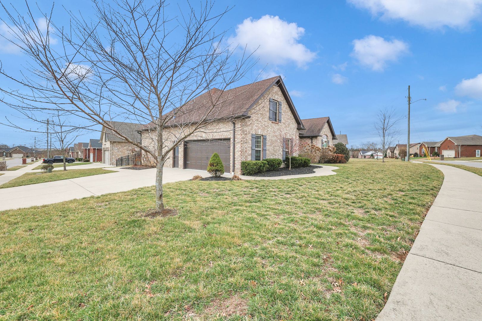 Gallatin House: 402 Lucy Circle