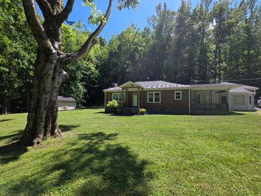 Peaceful Country Living Just Minutes from Nashville!