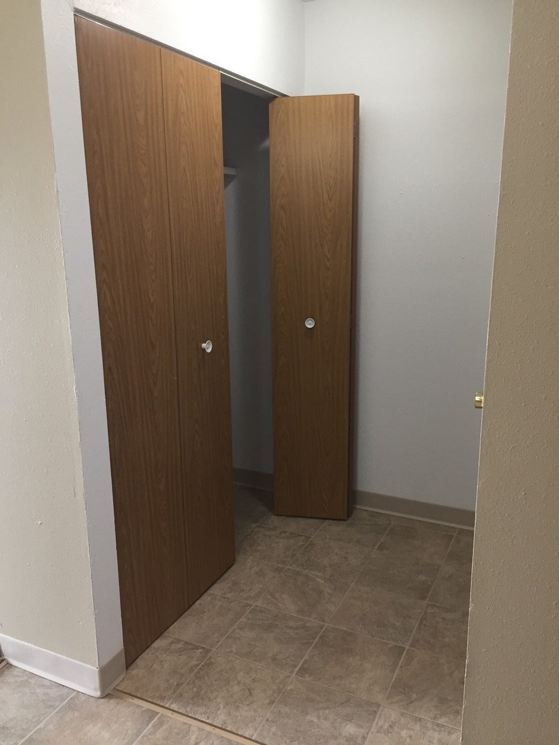 Jamestown Apartment: 734 11th St NE