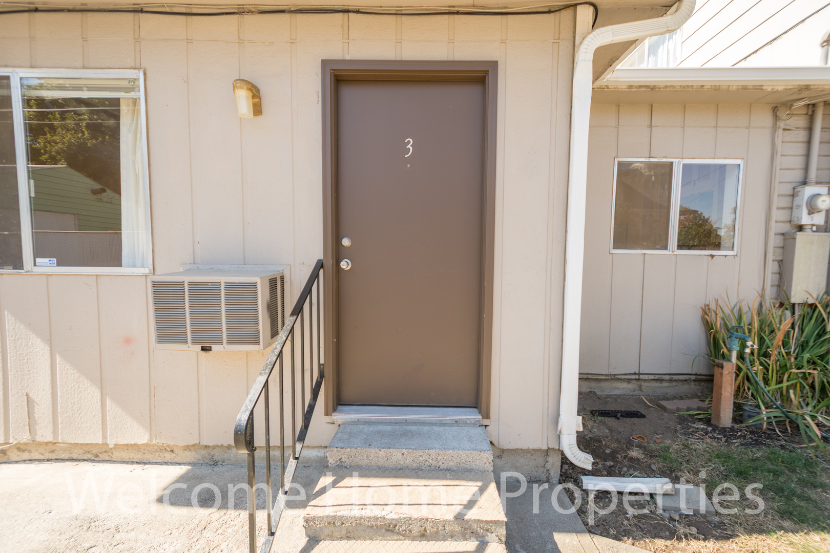 College Place Apartment: 108 SE 6th St