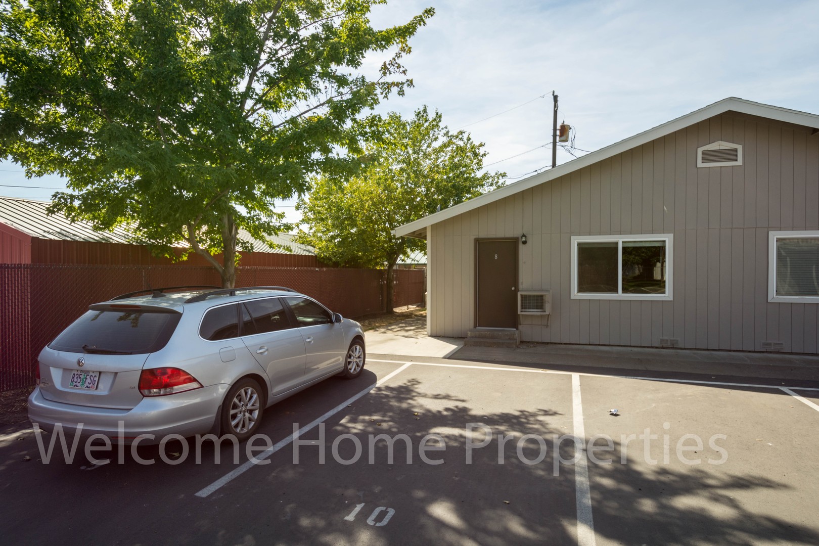 College Place Apartment: 108 SE 6th St