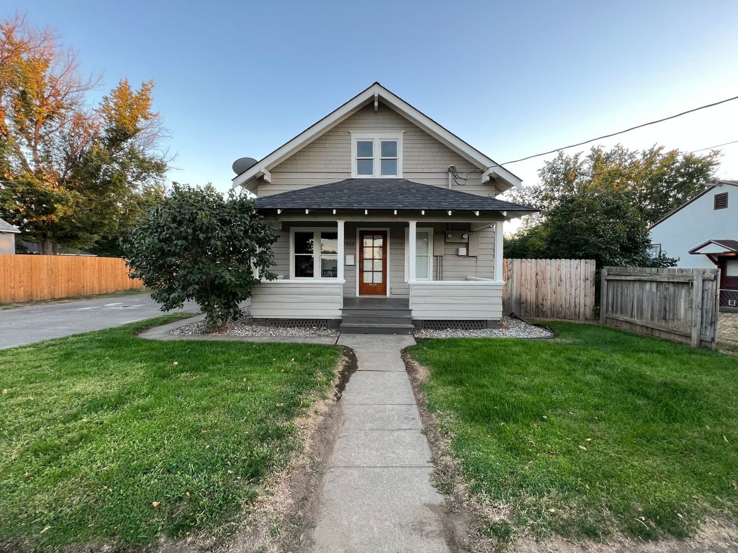 College Place Apartment: 310 SE 6th St