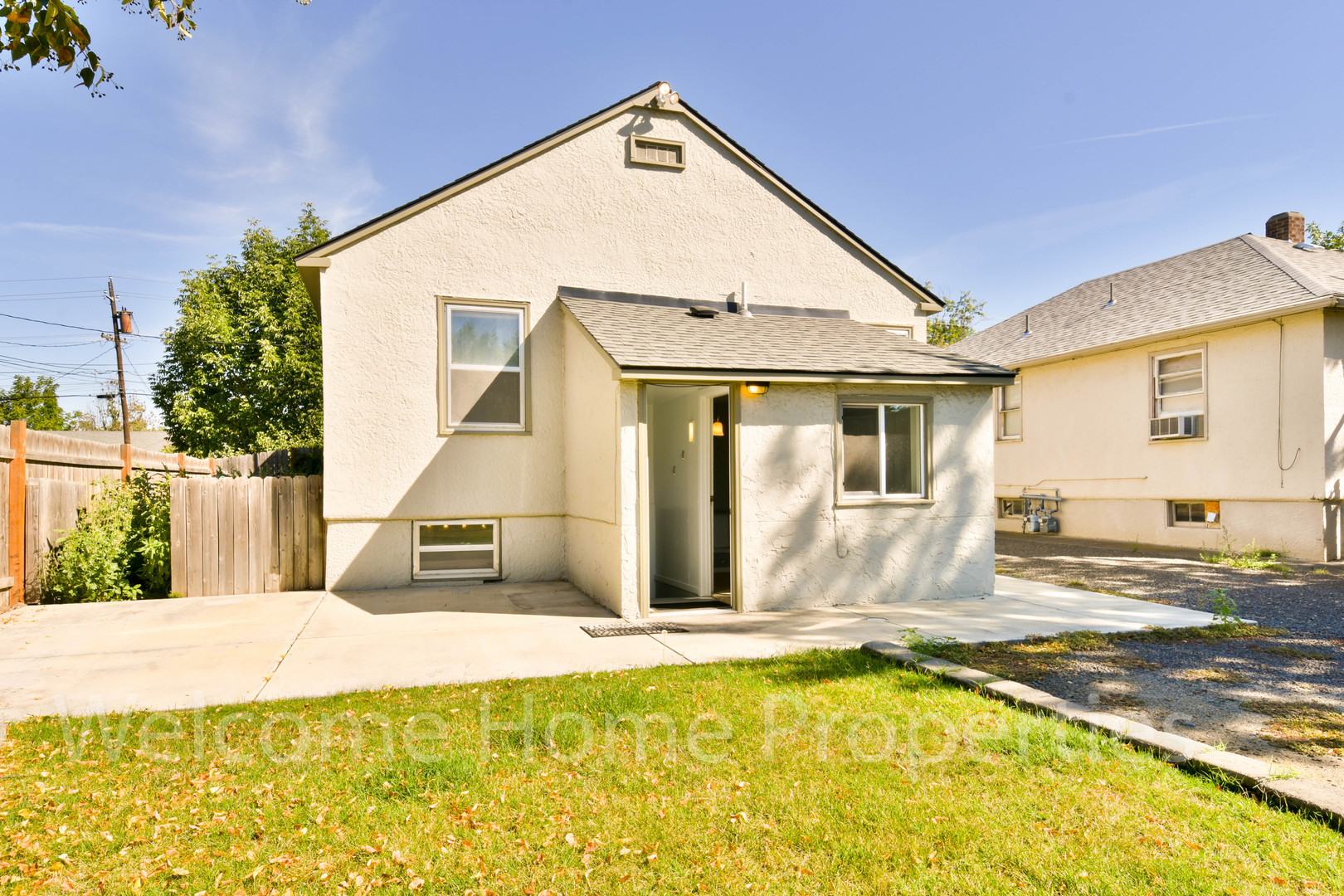 College Place Apartment: 316 SE 4th St