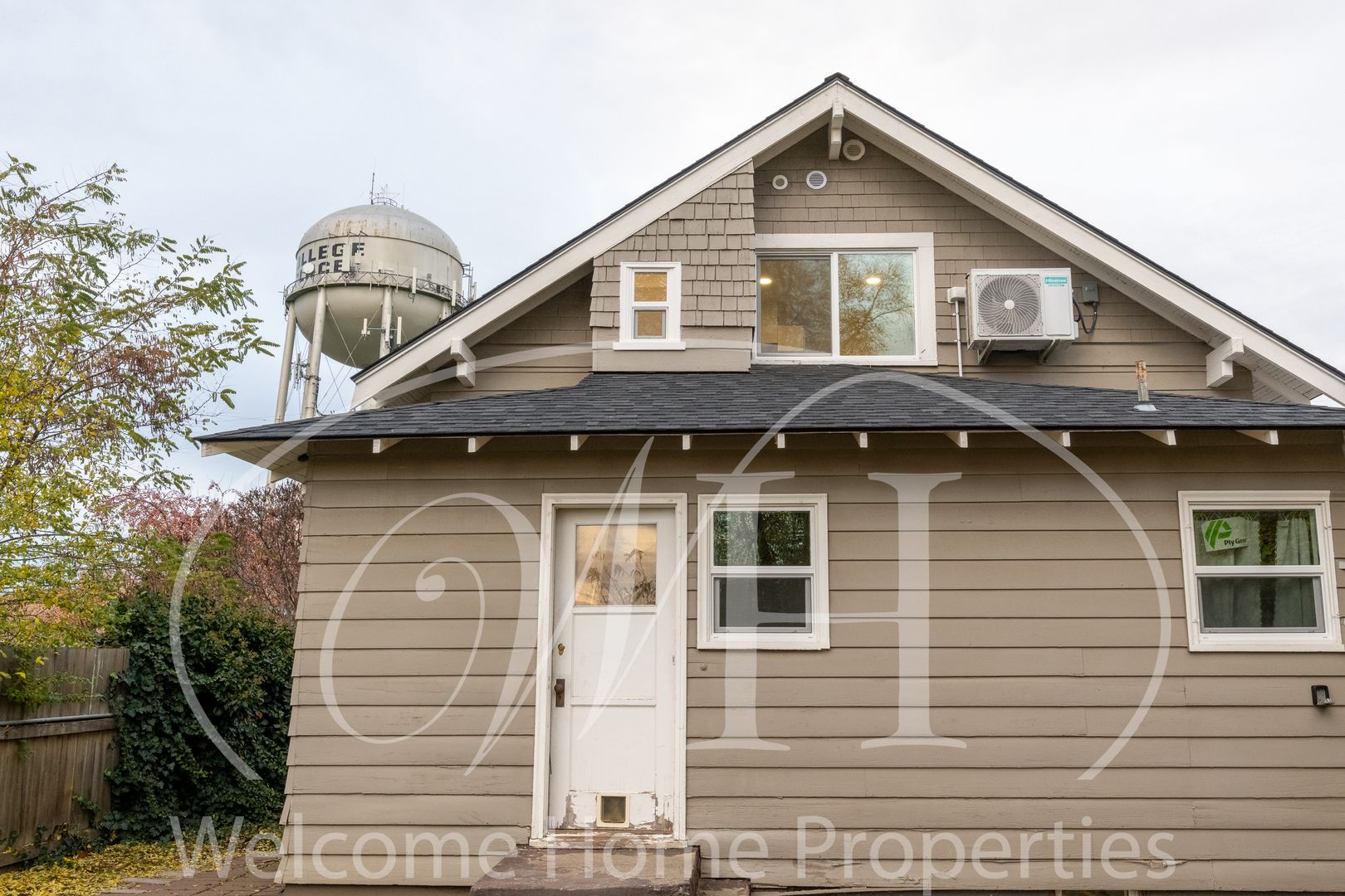 College Place Apartment: 310 SE 6th St