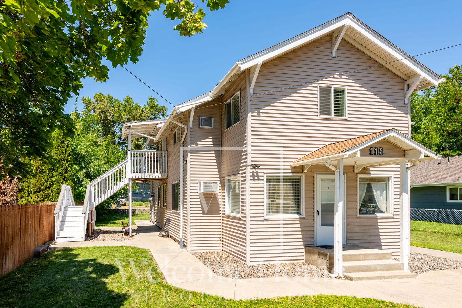 College Place Apartment: 115 SE 3rd St