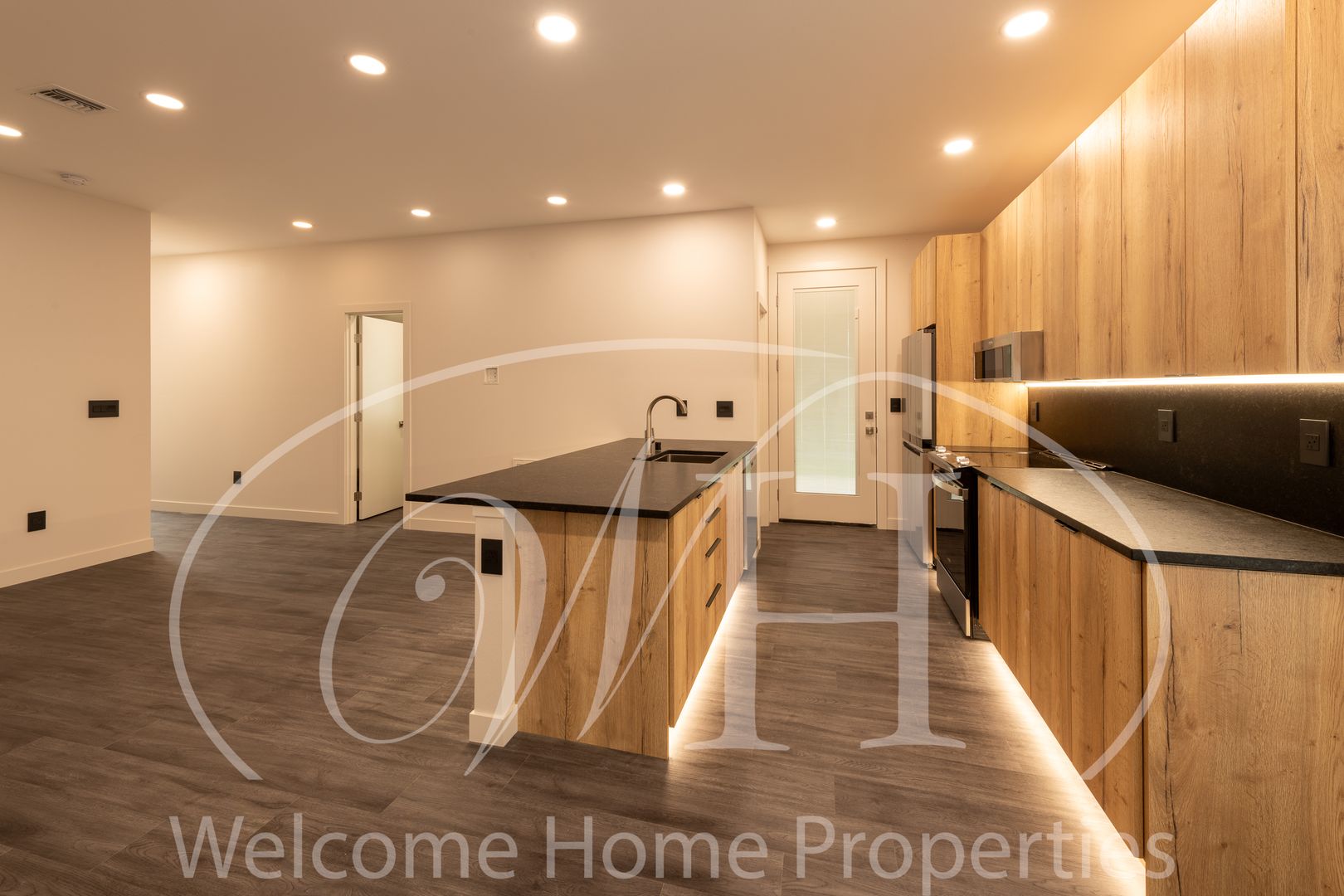 College Place Apartment: 284 NE Maple Ave