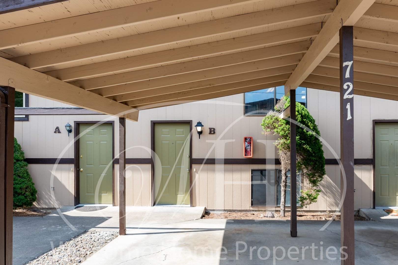 College Place Apartment: 721 SE 4th St