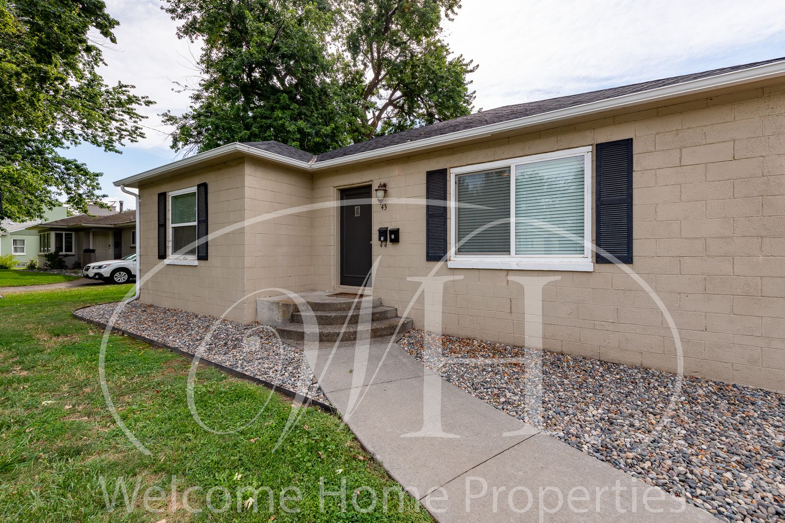 College Place Apartment: 43 NE Ash Ave