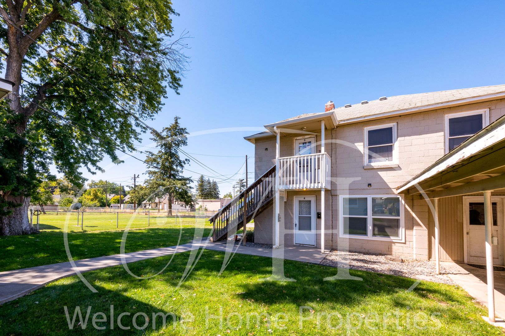 College Place Apartment: 43 NE Ash Ave