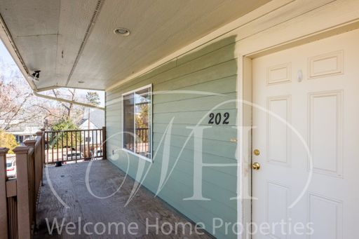 Location, Location, Location!!! Open Concept Apartment – photo 1