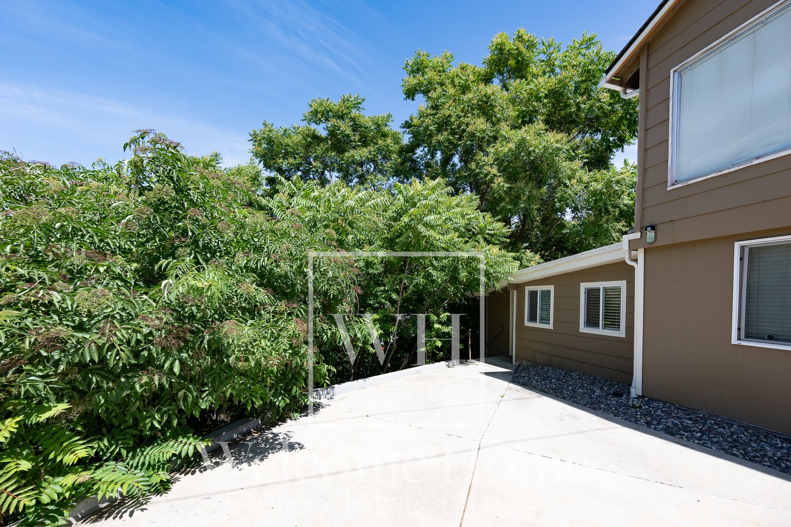 College Place Apartment: 116 SW 13th St