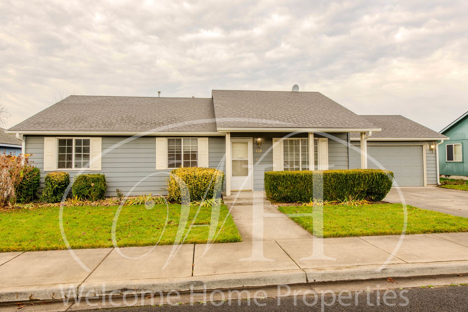 College Place House: 337 NE Kingwood Place