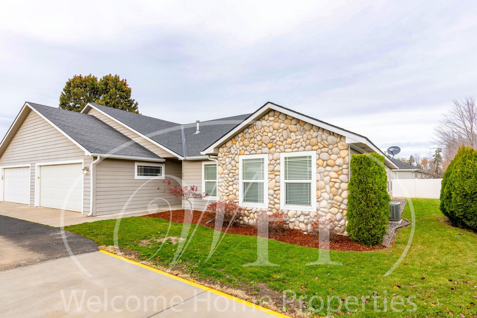 College Place Condo: 741 SE Magnoni Dr