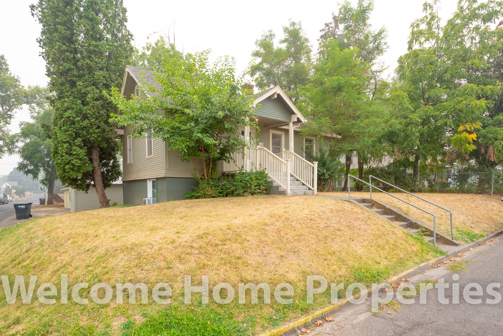 College Place Apartment: 128 SE 2nd St