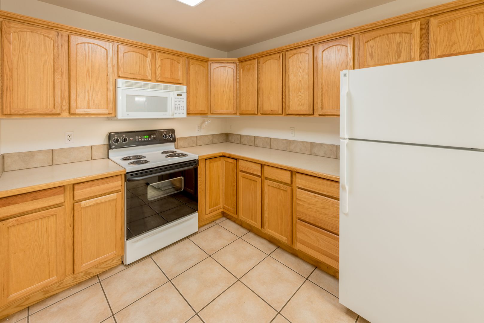 College Place Apartment: 632 SW Bade Ave