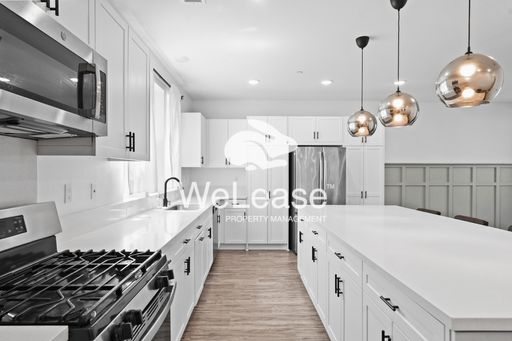 Modern 2 bd, 3 bth apartment in gated community! – photo 1