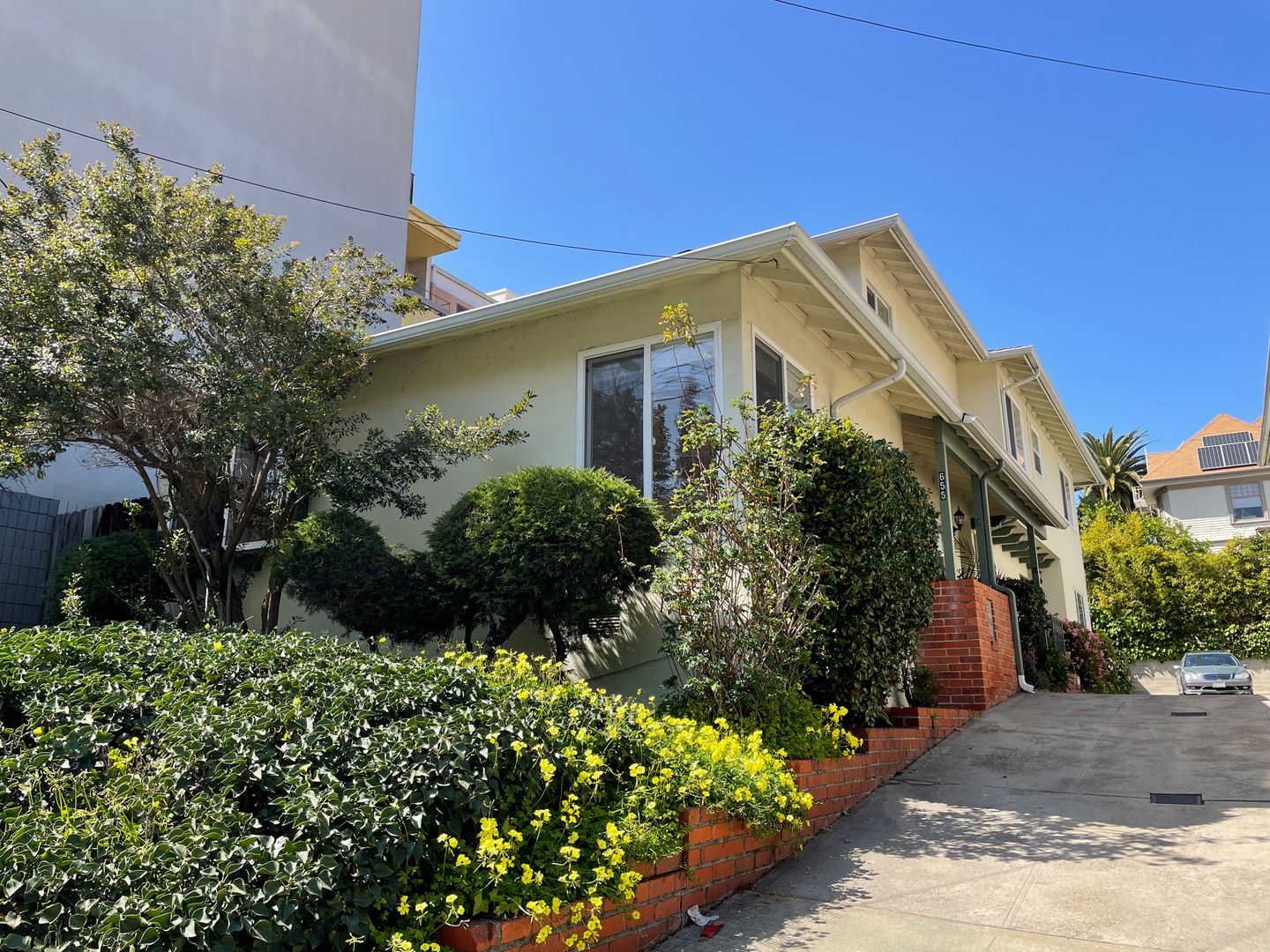 Oakland Apartment: 655 Oakland Ave.